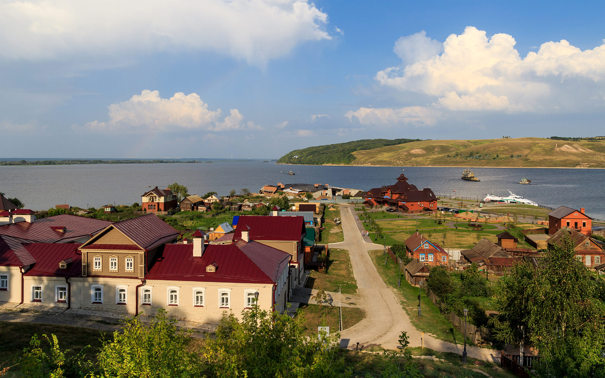 Sviyazhsk (Свияжск). Photo License: Free Art License.